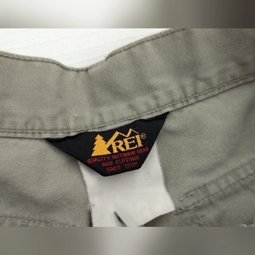 REI Cargo Mans  Cargo Pockets Hiking Outdoor Khaki Short  Size 36